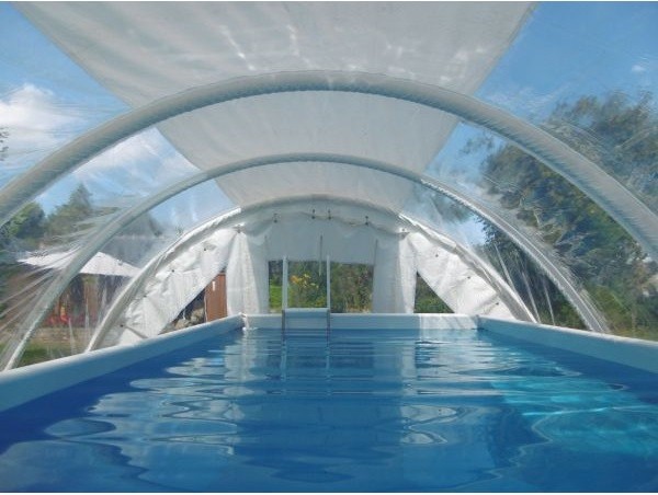 Vitrage d'un abri de piscine : verre, polycarbonate ou plexiglas ?